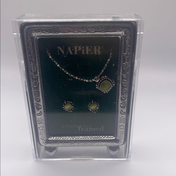 Napier Silver and Green Necklace Classic Design - Picture 2 of 4